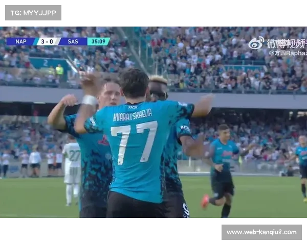 意甲萨索洛对阵那不勒斯,奥斯梅恩头球中柱错失良机